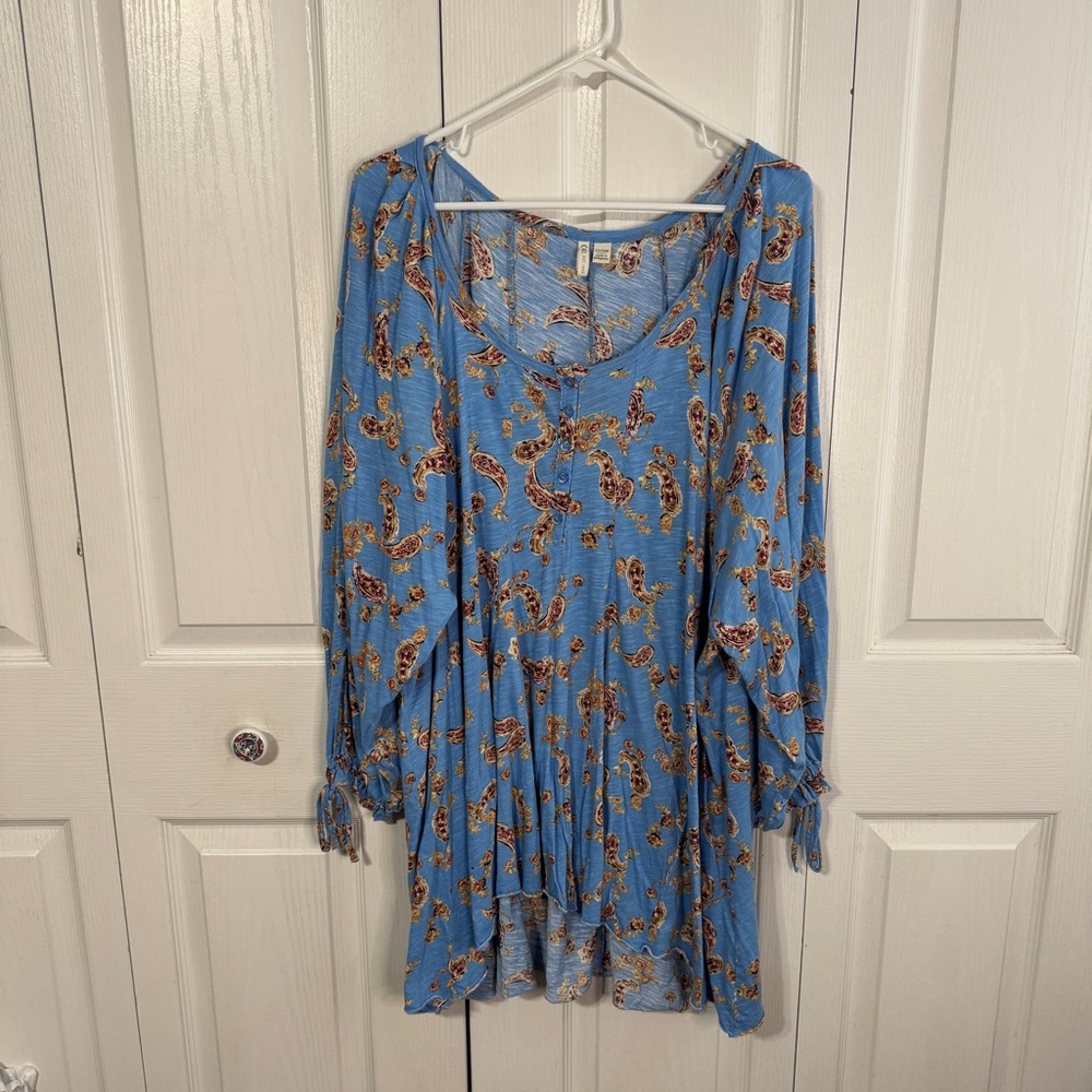 Cato paisley Henley v neck peplum blouse size 22/24W